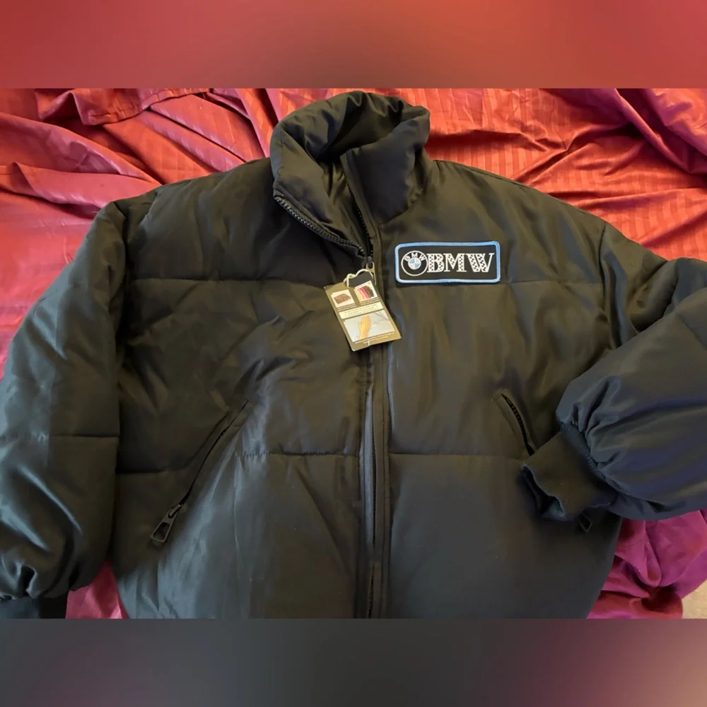BMW Classic Black Puffer Jacket
Black Oversized
Soft Warm - Picture 5 of 10